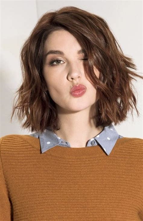 blunt cut wavy hair